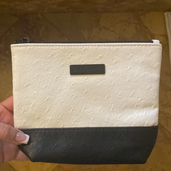 SkinMedica cosmetics bag - Picture 3 of 7